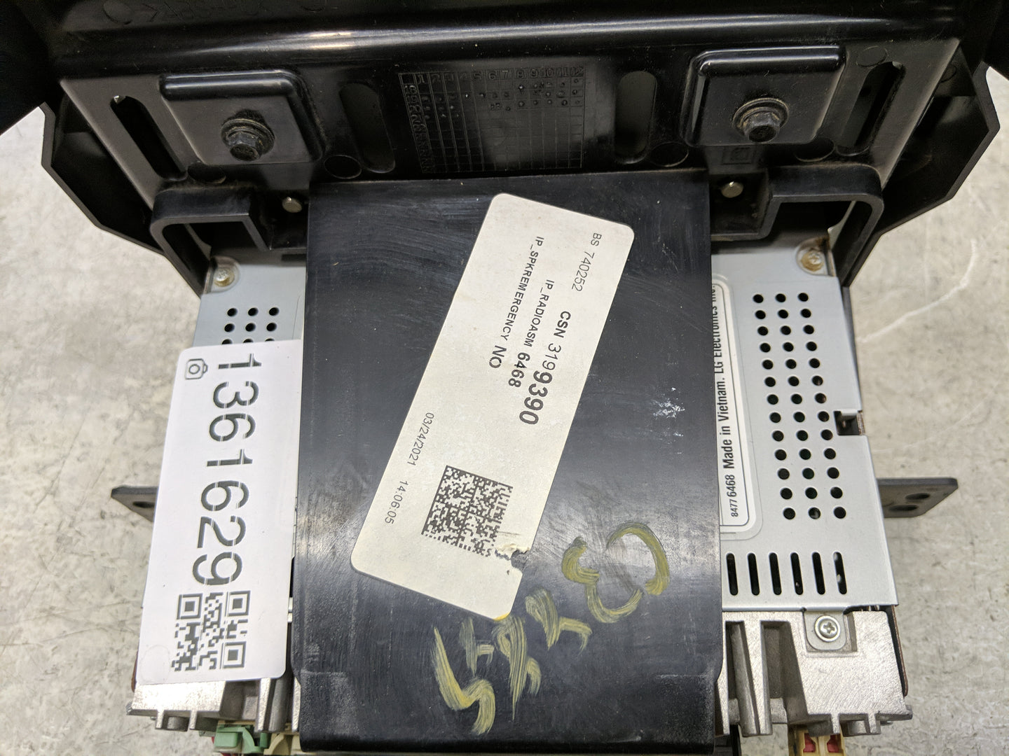 2021-2022 Chevrolet Traverse Radio AM FM Cd Player Receiver Replacement P/N:84776468 Fits Fits 2021 2022 OEM Used Auto Parts