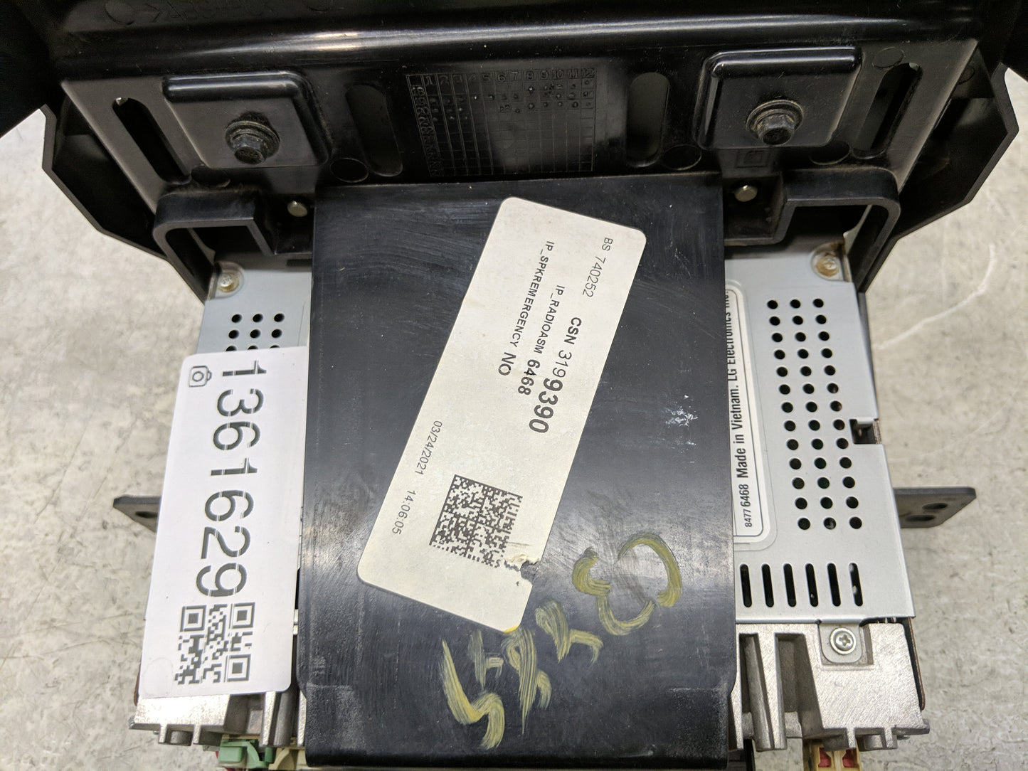 2021-2022 Chevrolet Traverse Radio AM FM Cd Player Receiver Replacement P/N:84776468 Fits Fits 2021 2022 OEM Used Auto Parts