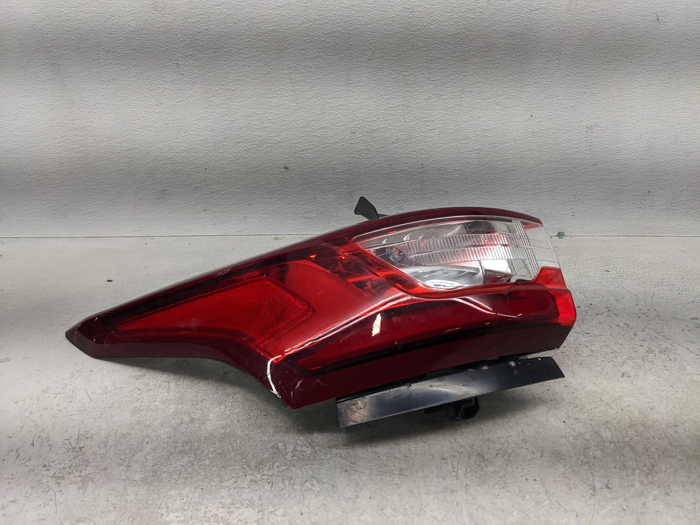 2018-2021 Chevrolet Traverse Tail Light Assembly Driver Left OEM P/N:84838457 Fits Fits 2018 2019 2020 2021 OEM Used Auto Pa