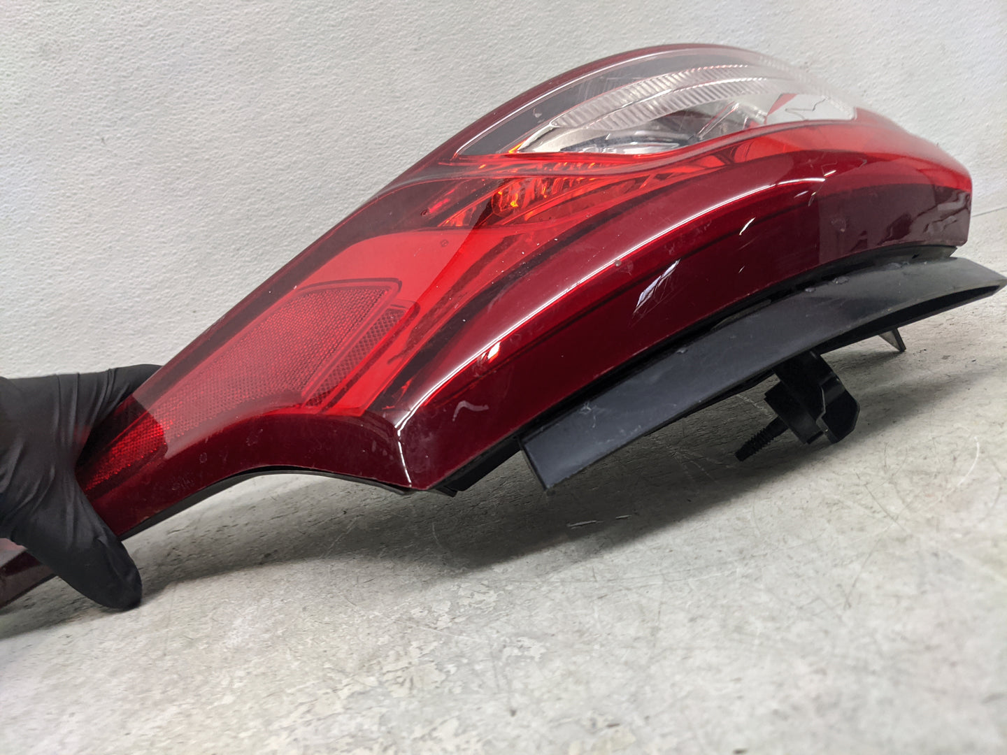 2018-2021 Chevrolet Traverse Tail Light Assembly Driver Left OEM P/N:84838457 Fits Fits 2018 2019 2020 2021 OEM Used Auto Pa