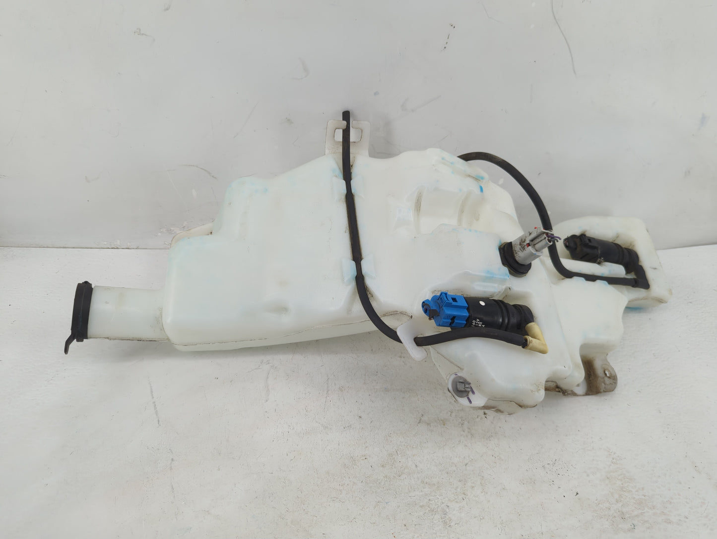2018 Chevrolet Traverse Windshield Washer Fluid Reservoir Bottle Oem - Oemusedautoparts1.com