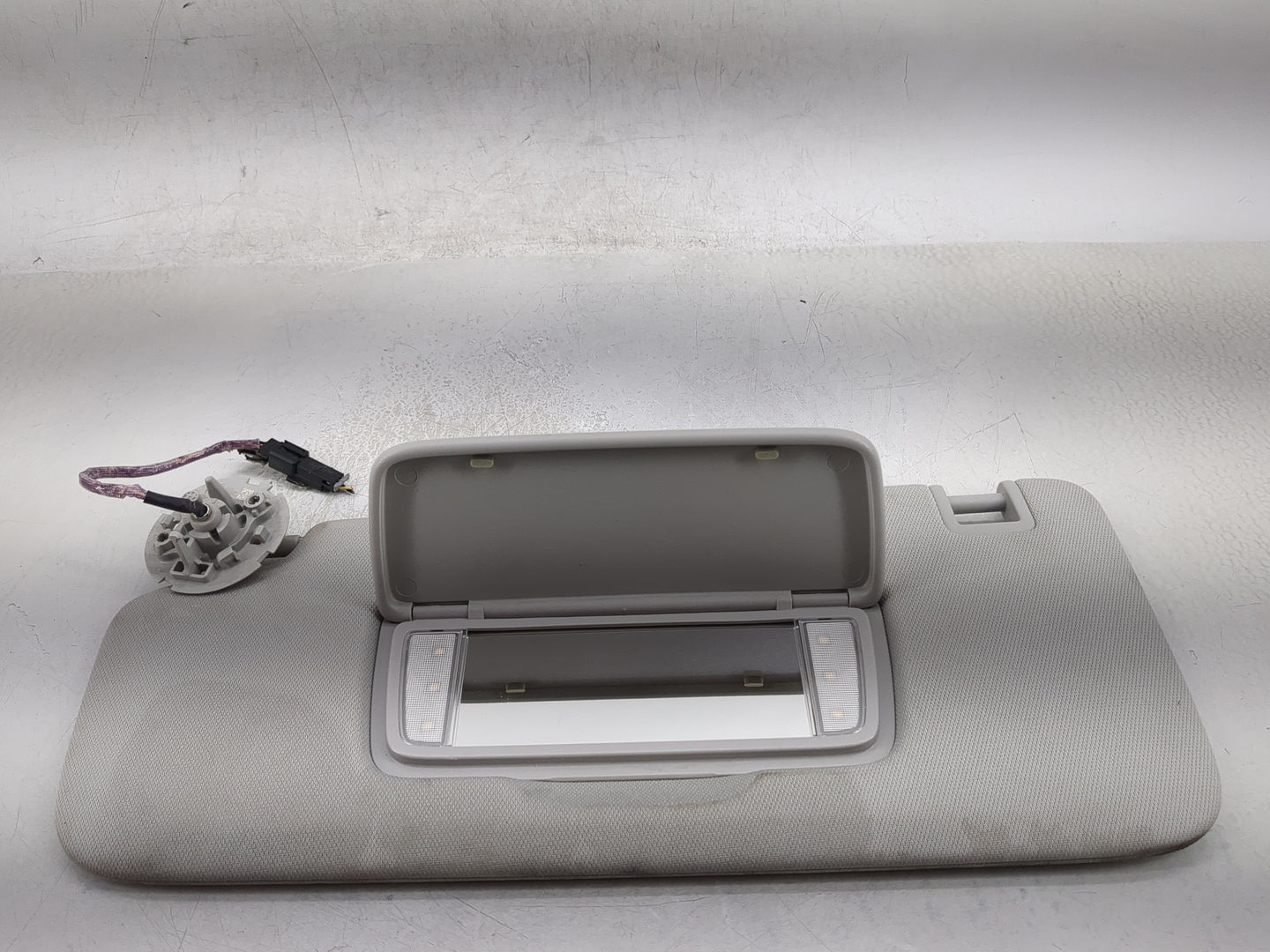 2018-2022 Chevrolet Traverse Sun Visor Shade Replacement Driver Left Mirror Fits Fits 2018 2019 2020 2021 2022 OEM Used Auto