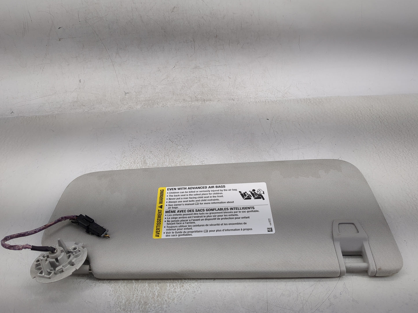 2018-2022 Chevrolet Traverse Sun Visor Shade Replacement Driver Left Mirror Fits Fits 2018 2019 2020 2021 2022 OEM Used Auto