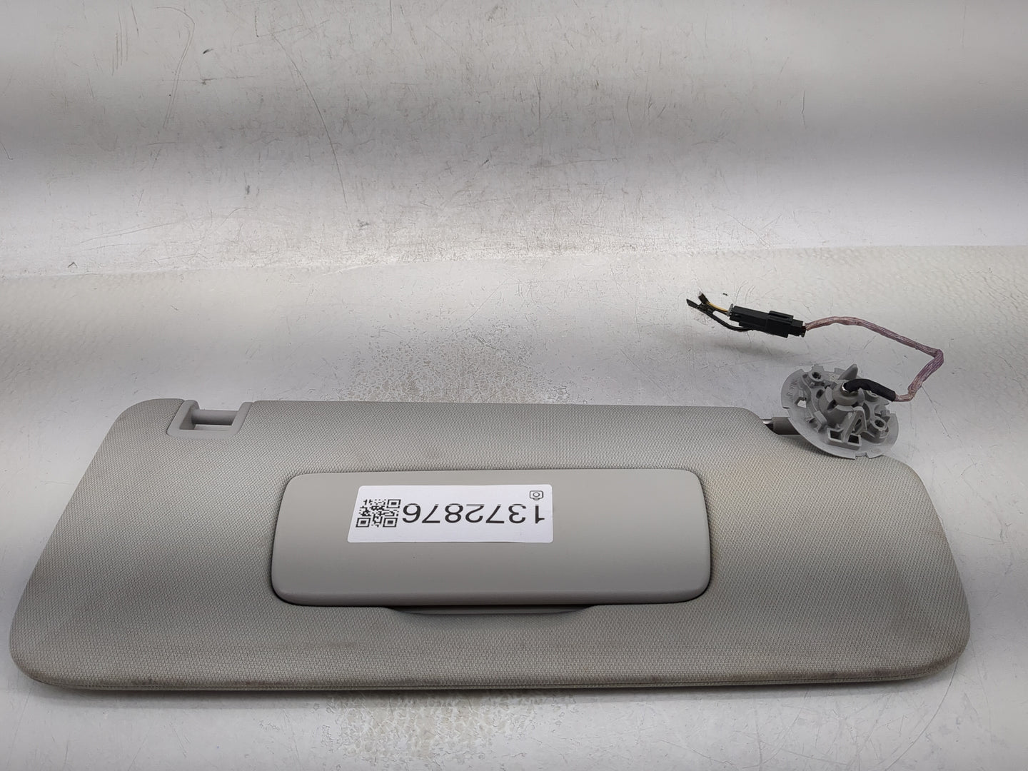 2018-2022 Chevrolet Traverse Sun Visor Shade Replacement Passenger Right Mirror Fits Fits 2018 2019 2020 2021 2022 OEM Used 