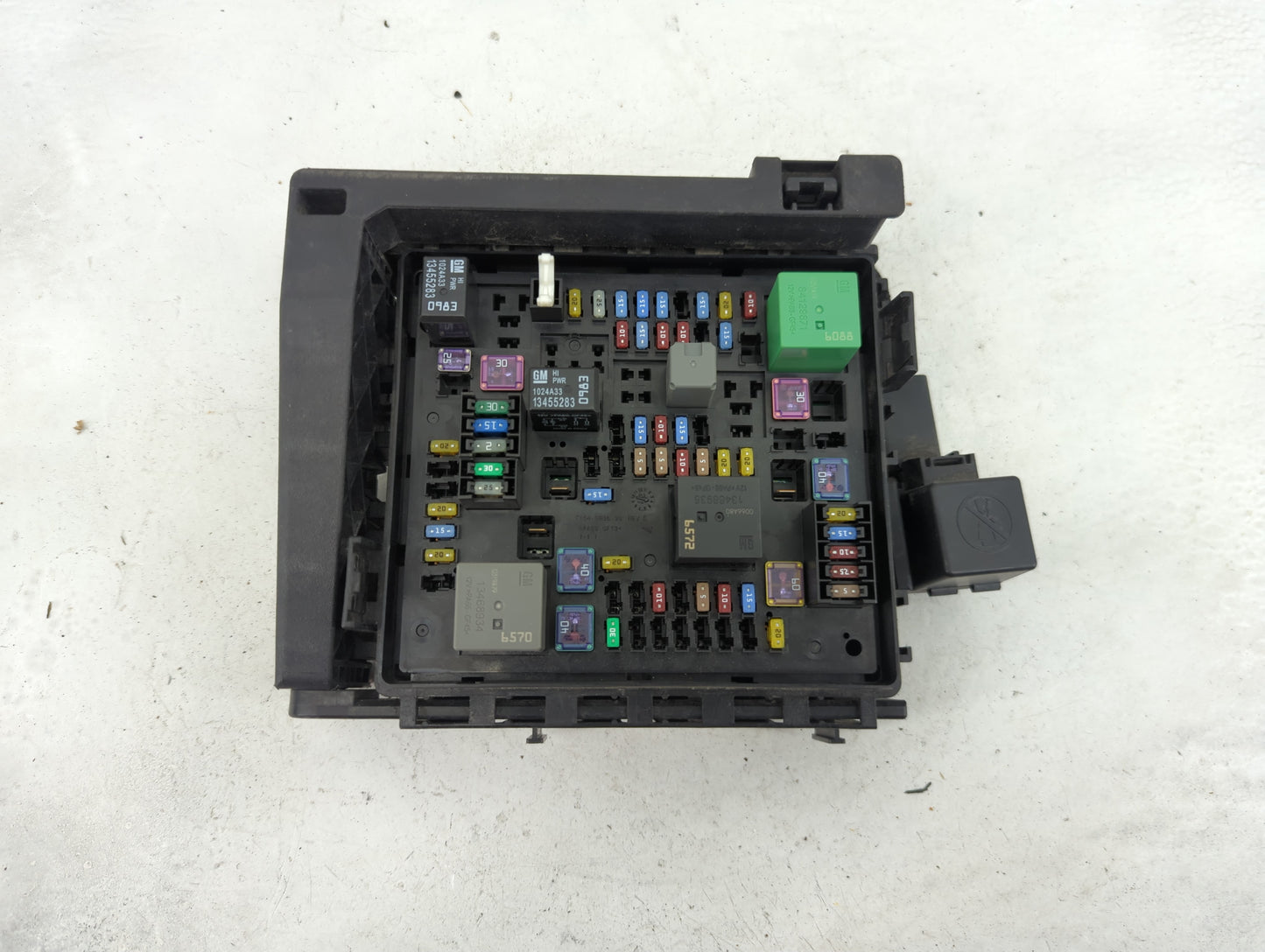 2020-2022 Chevrolet Traverse Fusebox Fuse Box Panel Relay Module P/N:13455283 13468835, 13468834 Fits Fits 2019 2020 2021 20
