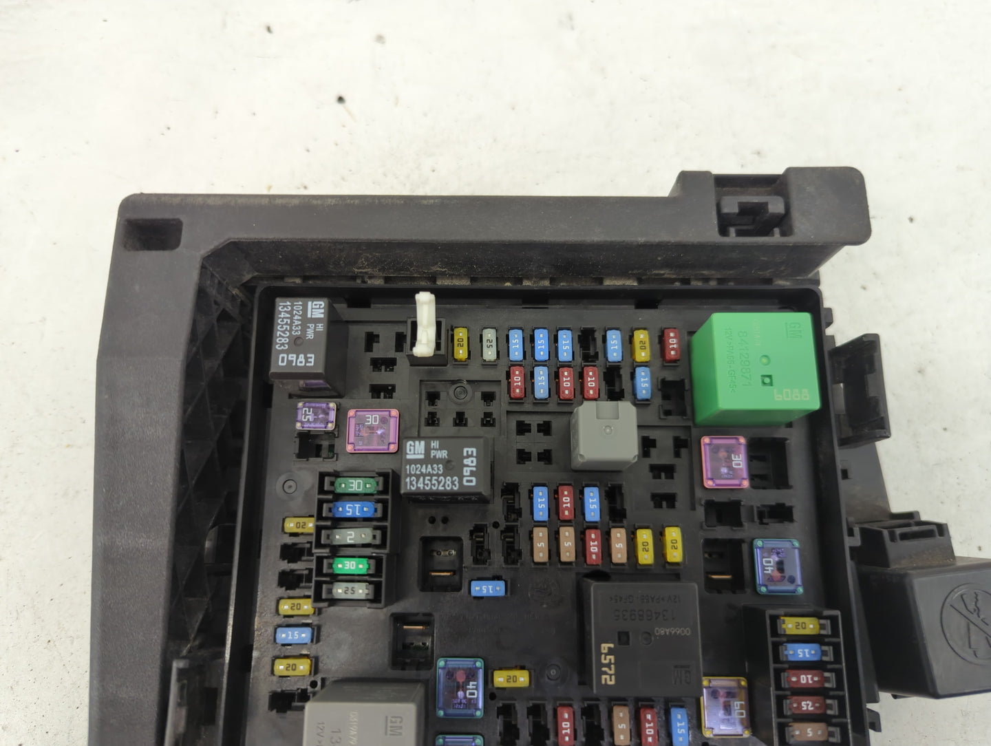 2020-2022 Chevrolet Traverse Fusebox Fuse Box Panel Relay Module P/N:13455283 13468835, 13468834 Fits Fits 2019 2020 2021 20