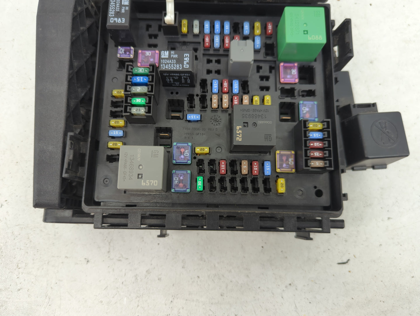 2020-2022 Chevrolet Traverse Fusebox Fuse Box Panel Relay Module P/N:13455283 13468835, 13468834 Fits Fits 2019 2020 2021 20