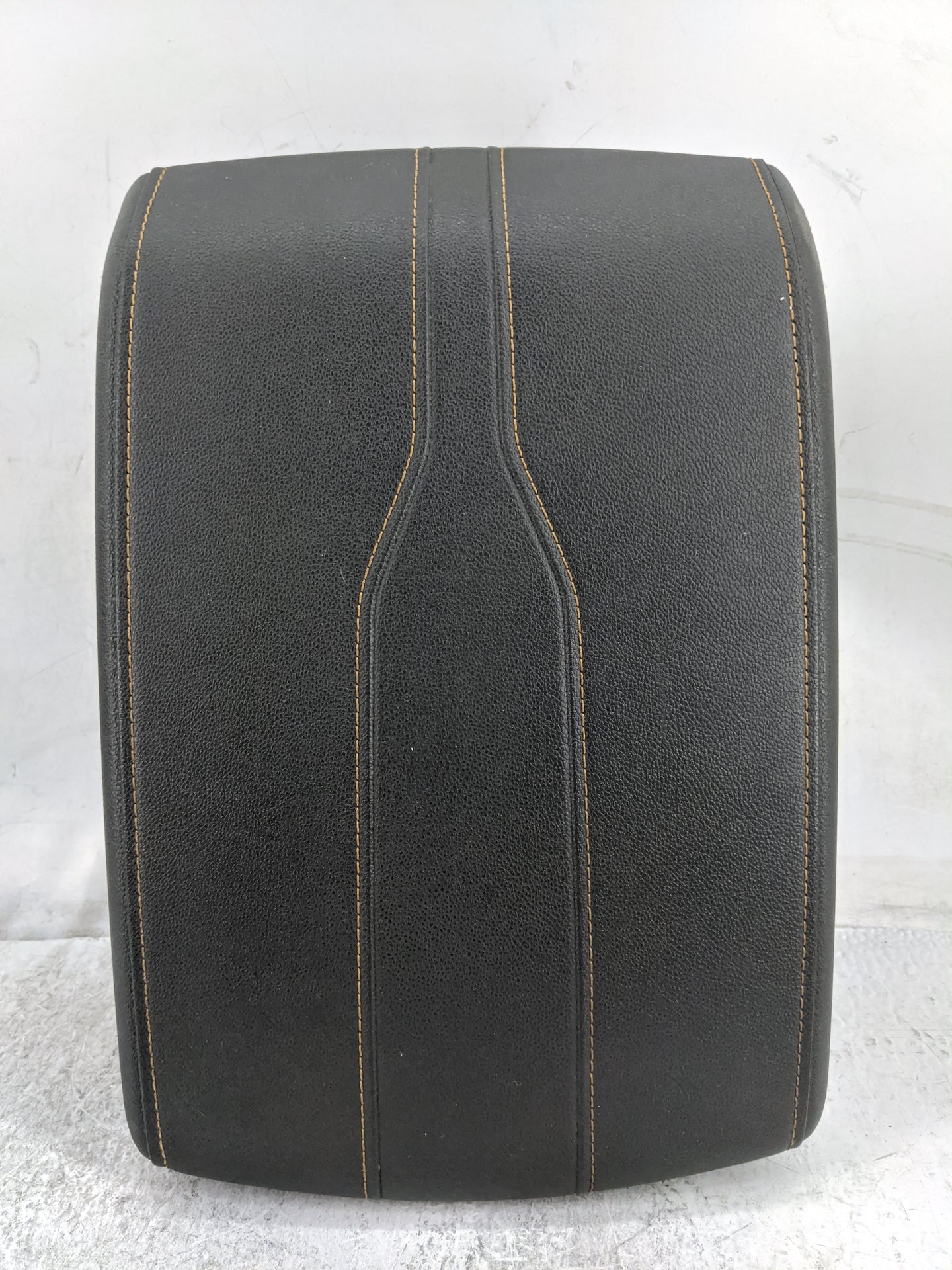 2018-2022 Chevrolet Traverse Center Console Armrest Cover Lid Fits Fits 2018 2019 2020 2021 2022 OEM Used Auto Parts - Oemus