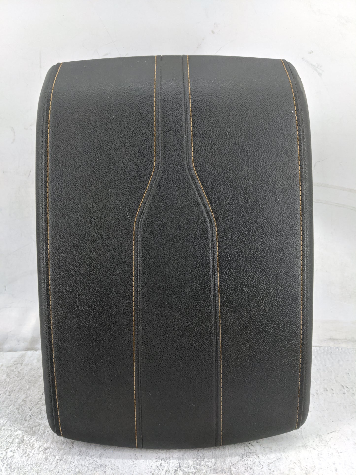 2018-2022 Chevrolet Traverse Center Console Armrest Cover Lid Fits Fits 2018 2019 2020 2021 2022 OEM Used Auto Parts - Oemus