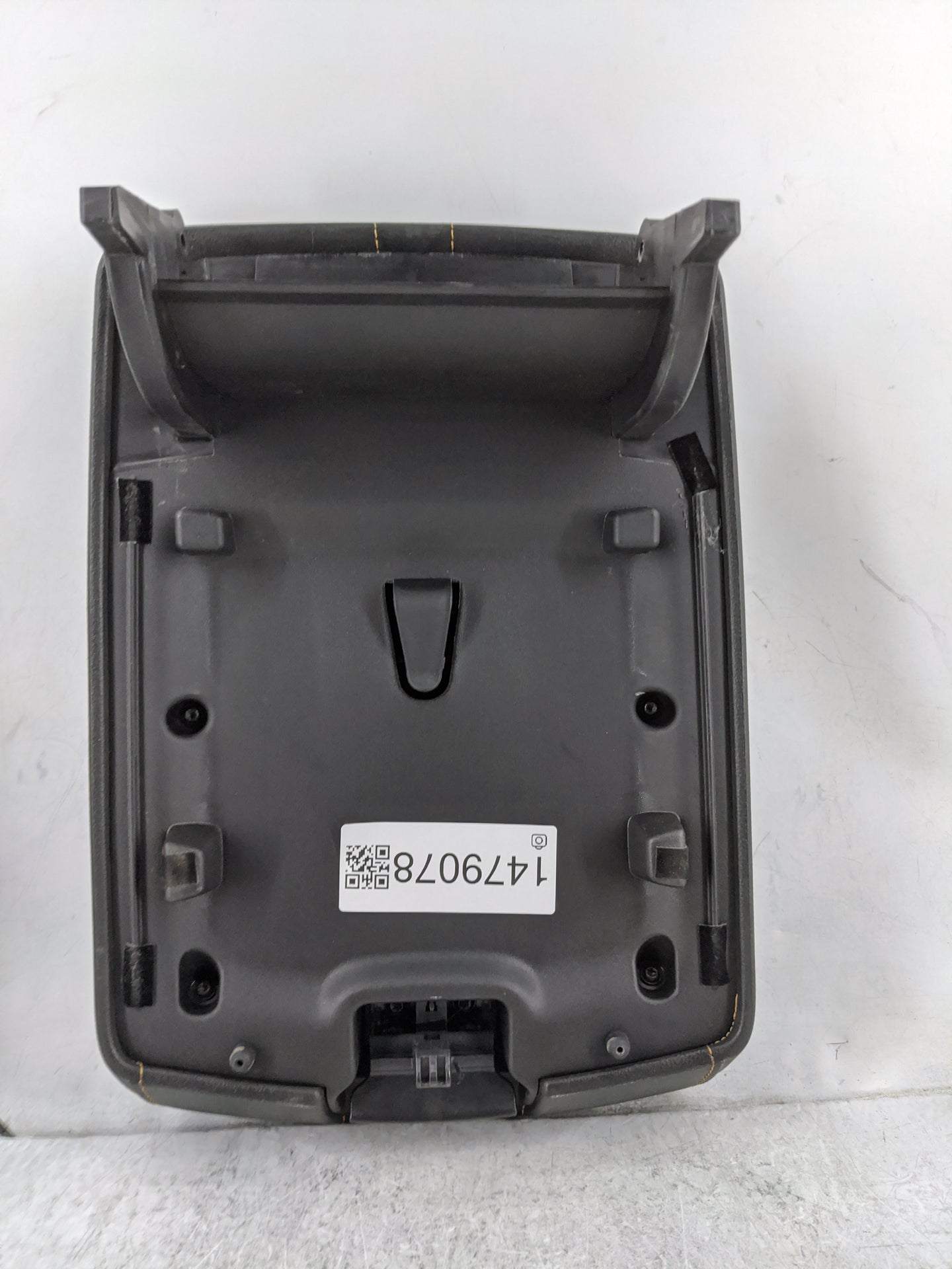 2018-2022 Chevrolet Traverse Center Console Armrest Cover Lid Fits Fits 2018 2019 2020 2021 2022 OEM Used Auto Parts - Oemus