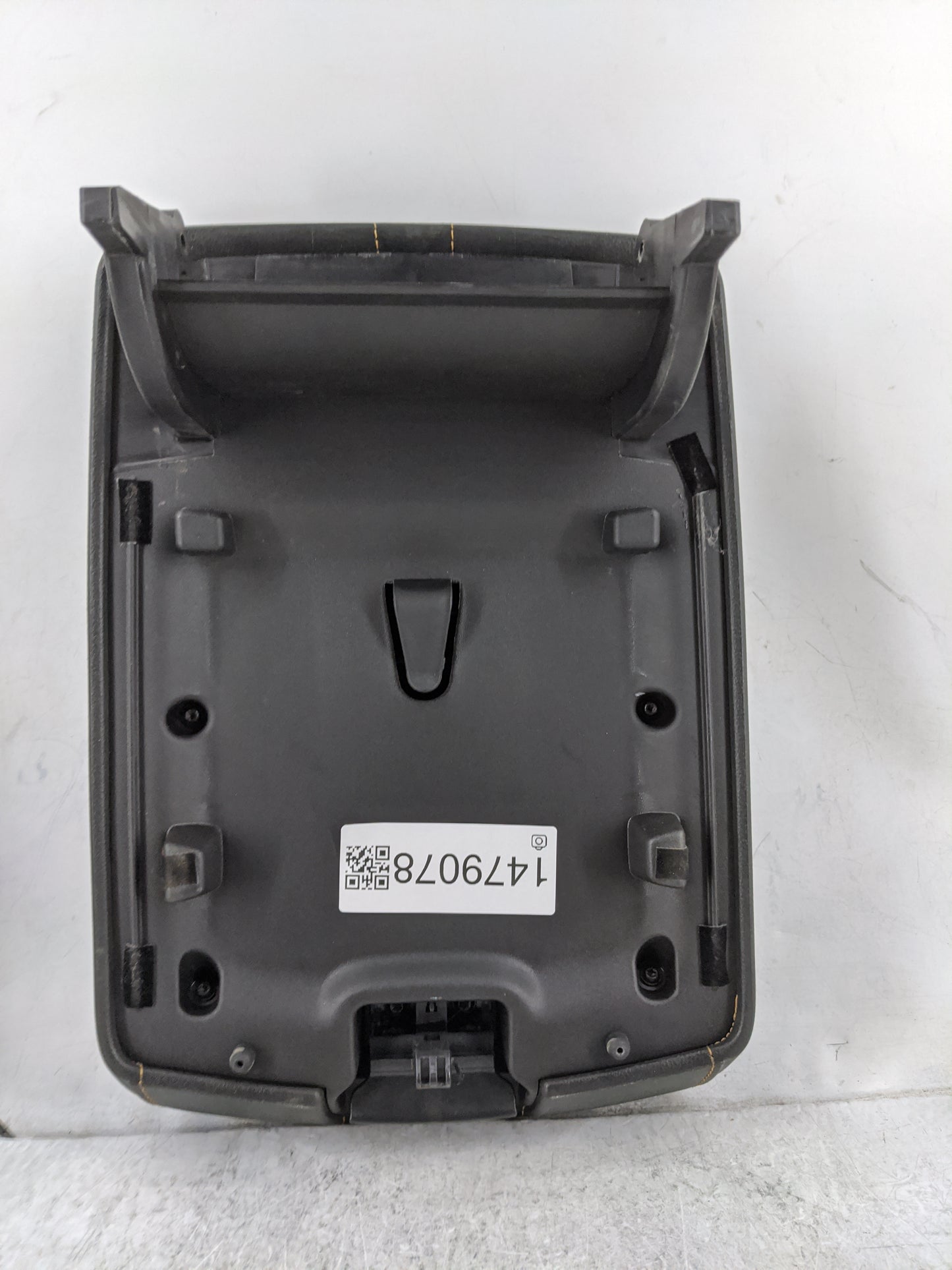 2018-2022 Chevrolet Traverse Center Console Armrest Cover Lid Fits Fits 2018 2019 2020 2021 2022 OEM Used Auto Parts - Oemus