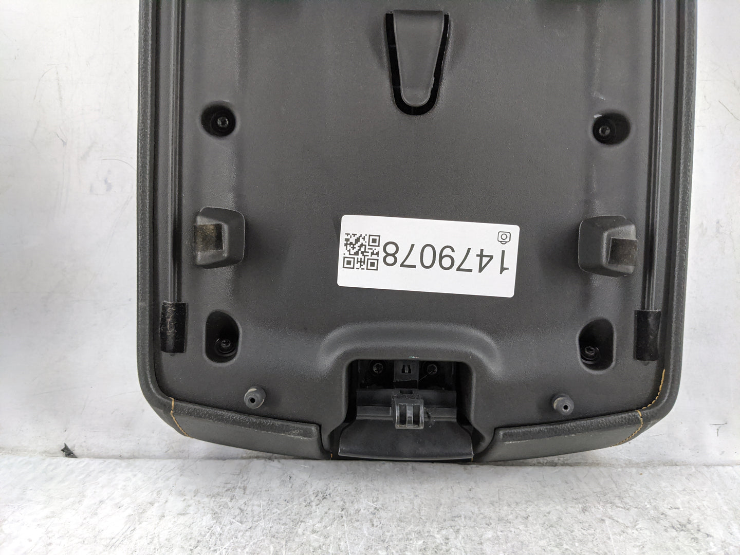 2018-2022 Chevrolet Traverse Center Console Armrest Cover Lid Fits Fits 2018 2019 2020 2021 2022 OEM Used Auto Parts - Oemus