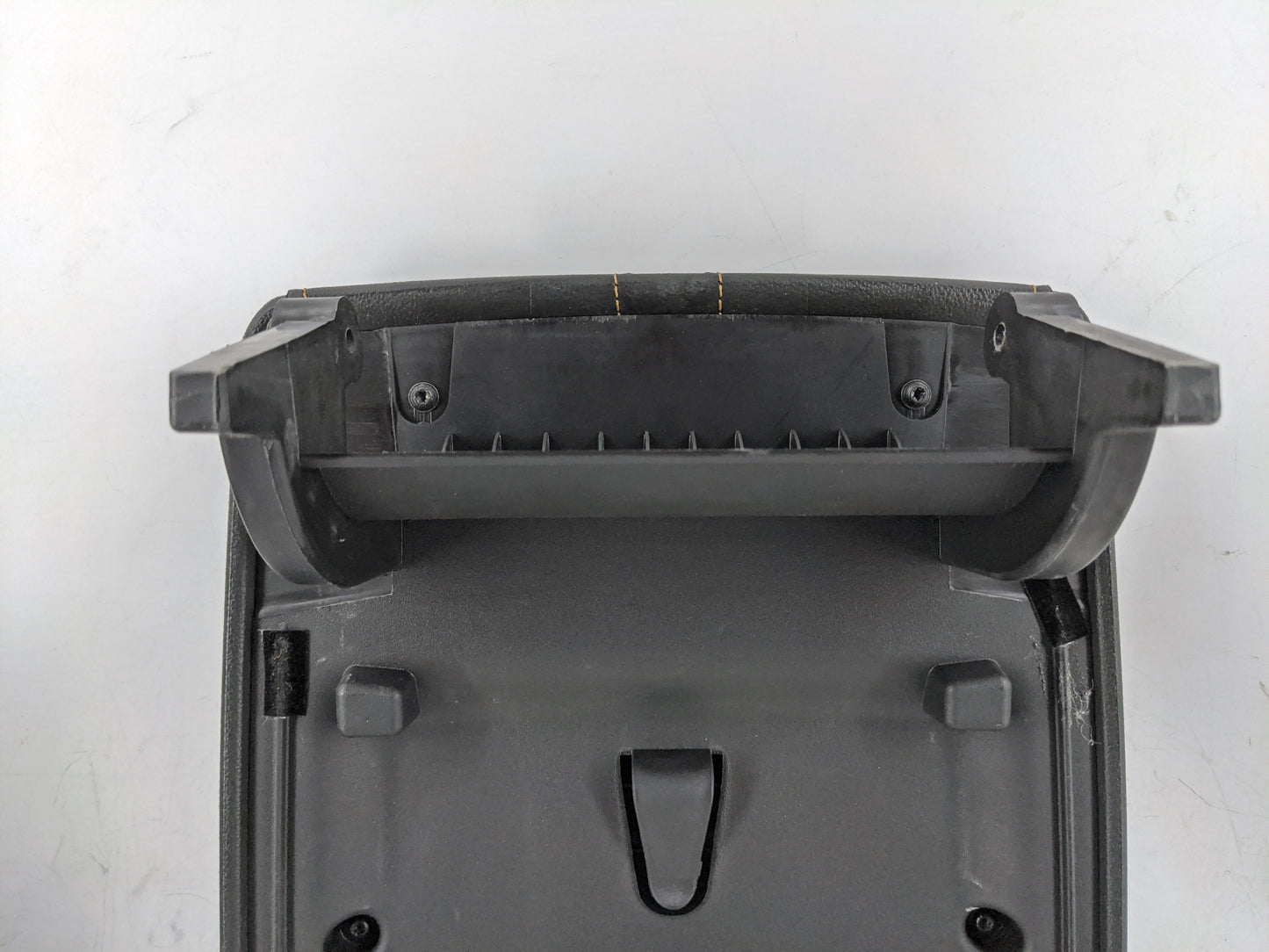 2018-2022 Chevrolet Traverse Center Console Armrest Cover Lid Fits Fits 2018 2019 2020 2021 2022 OEM Used Auto Parts - Oemus
