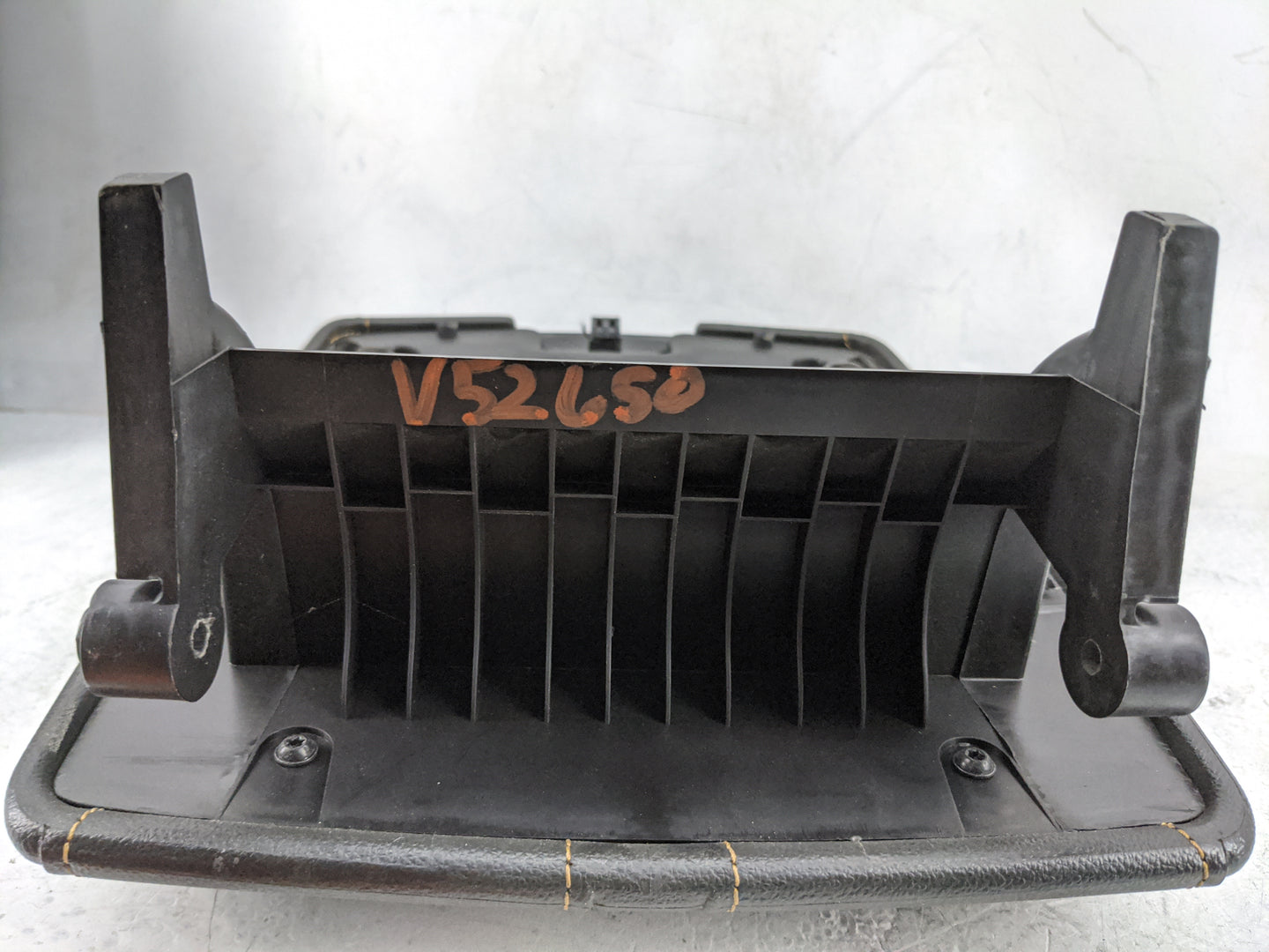 2018-2022 Chevrolet Traverse Center Console Armrest Cover Lid Fits Fits 2018 2019 2020 2021 2022 OEM Used Auto Parts - Oemus