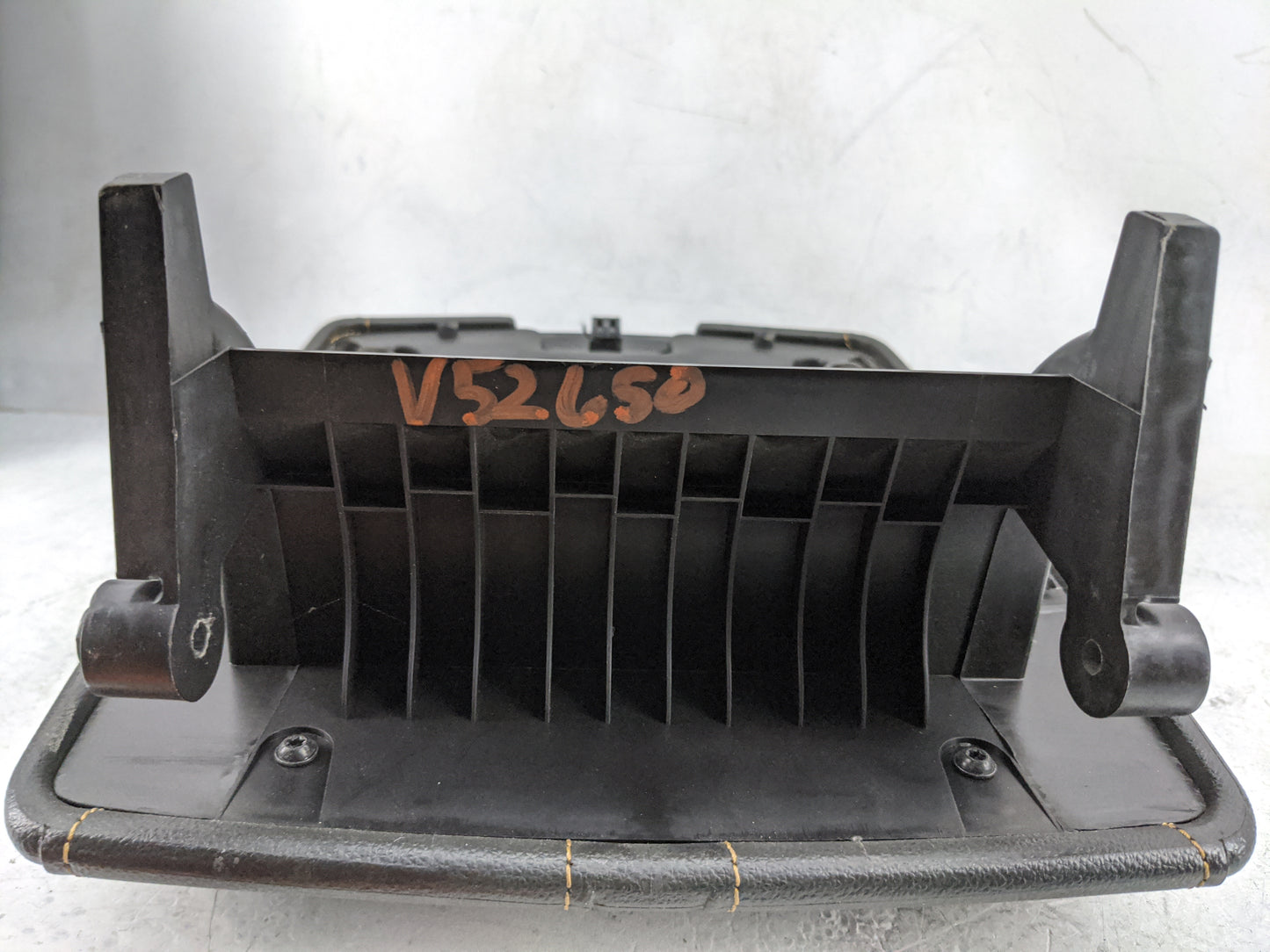 2018-2022 Chevrolet Traverse Center Console Armrest Cover Lid Fits Fits 2018 2019 2020 2021 2022 OEM Used Auto Parts - Oemus