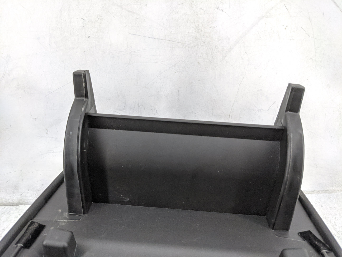 2018-2022 Chevrolet Traverse Center Console Armrest Cover Lid Fits Fits 2018 2019 2020 2021 2022 OEM Used Auto Parts - Oemus