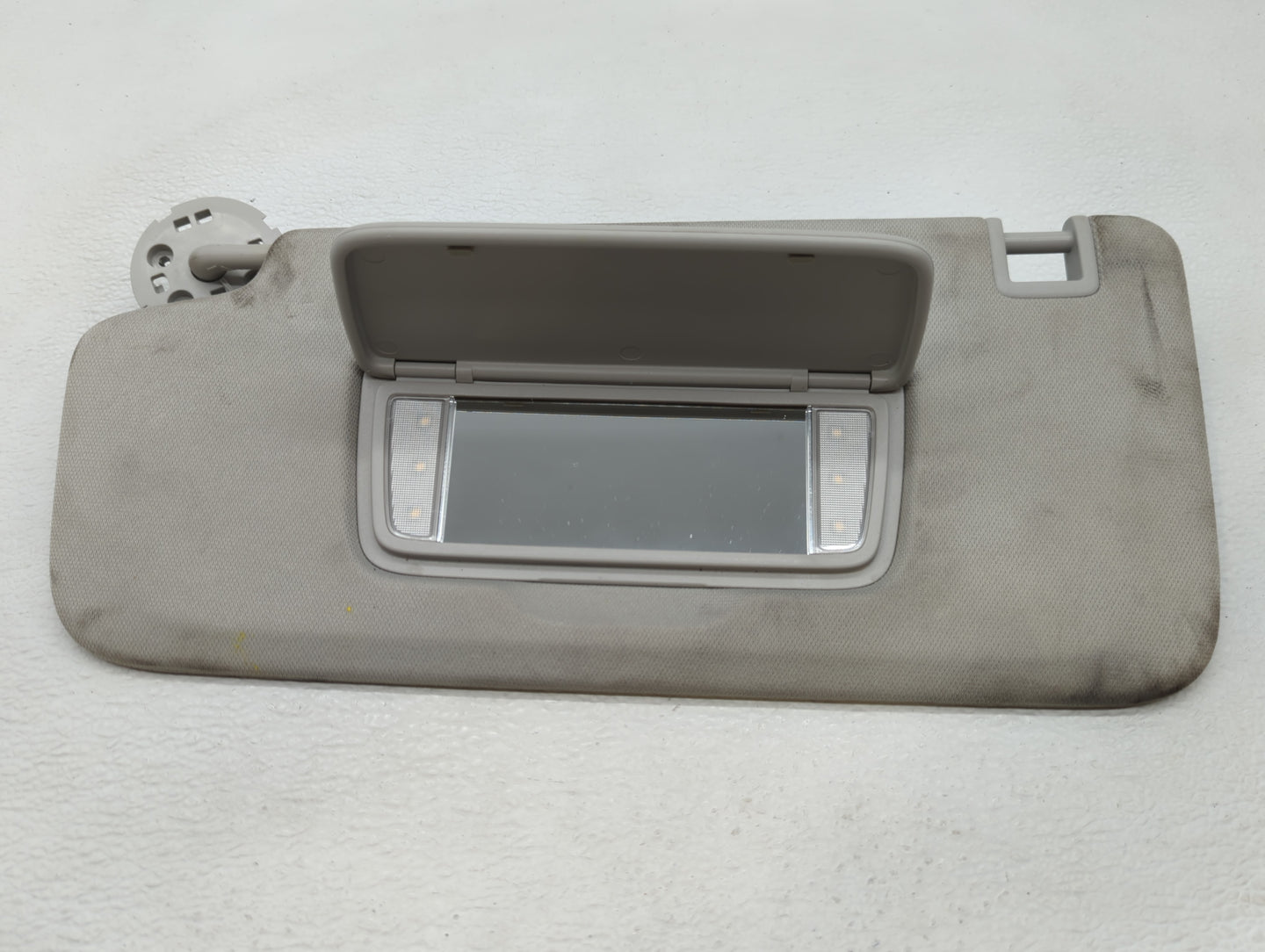 2018-2022 Chevrolet Traverse Sun Visor Shade Replacement Passenger Right Mirror Fits Fits 2018 2019 2020 2021 2022 OEM Used 