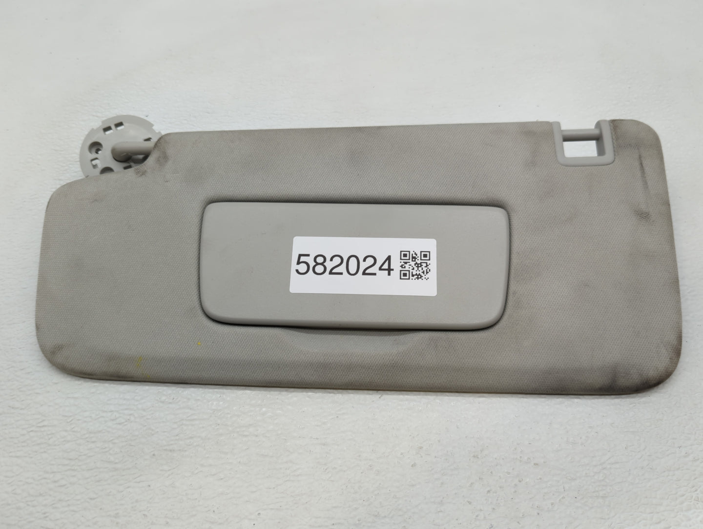 2018-2022 Chevrolet Traverse Sun Visor Shade Replacement Passenger Right Mirror Fits Fits 2018 2019 2020 2021 2022 OEM Used 