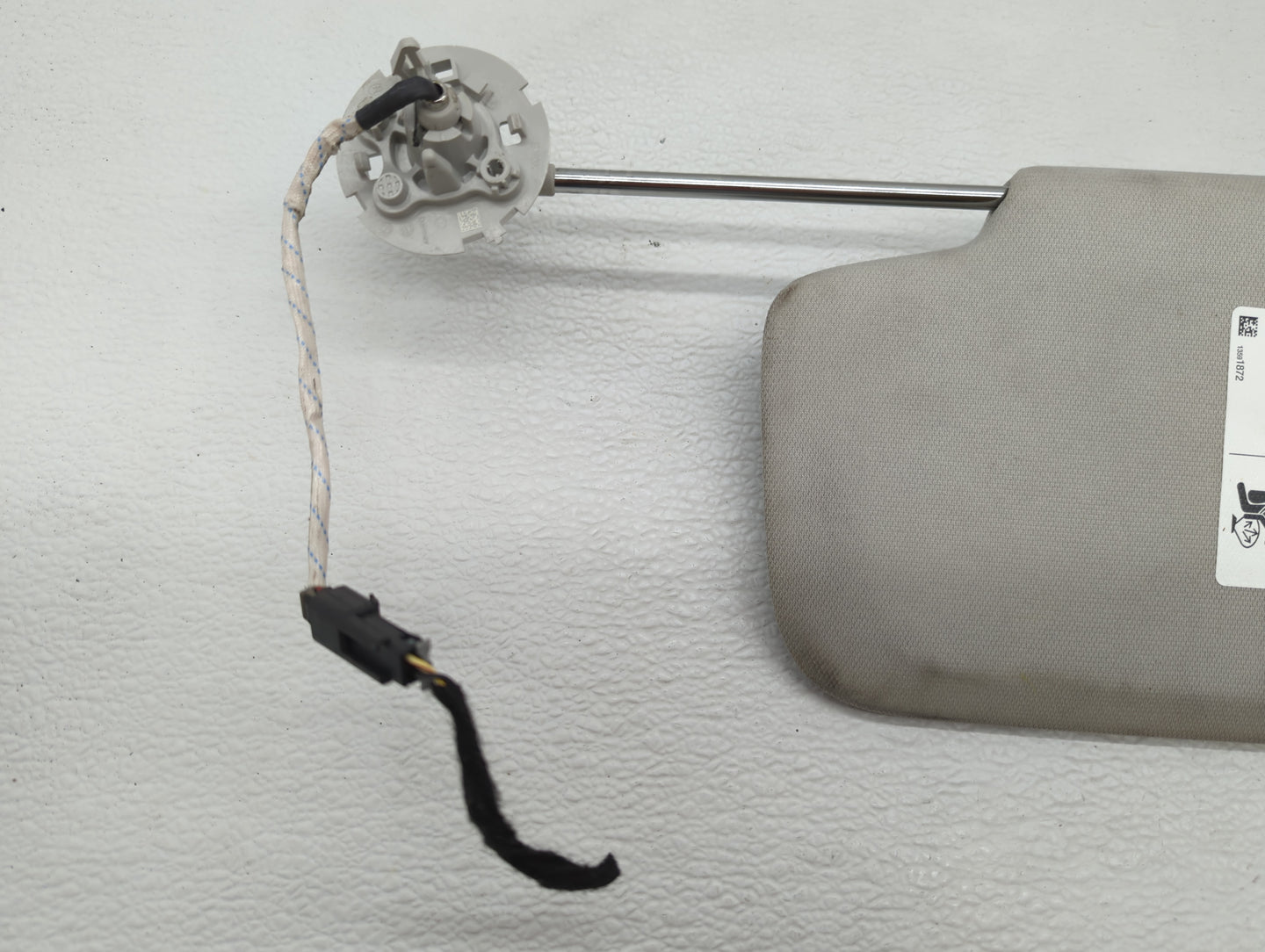 2018-2022 Chevrolet Traverse Sun Visor Shade Replacement Driver Left Mirror Fits Fits 2018 2019 2020 2021 2022 OEM Used Auto