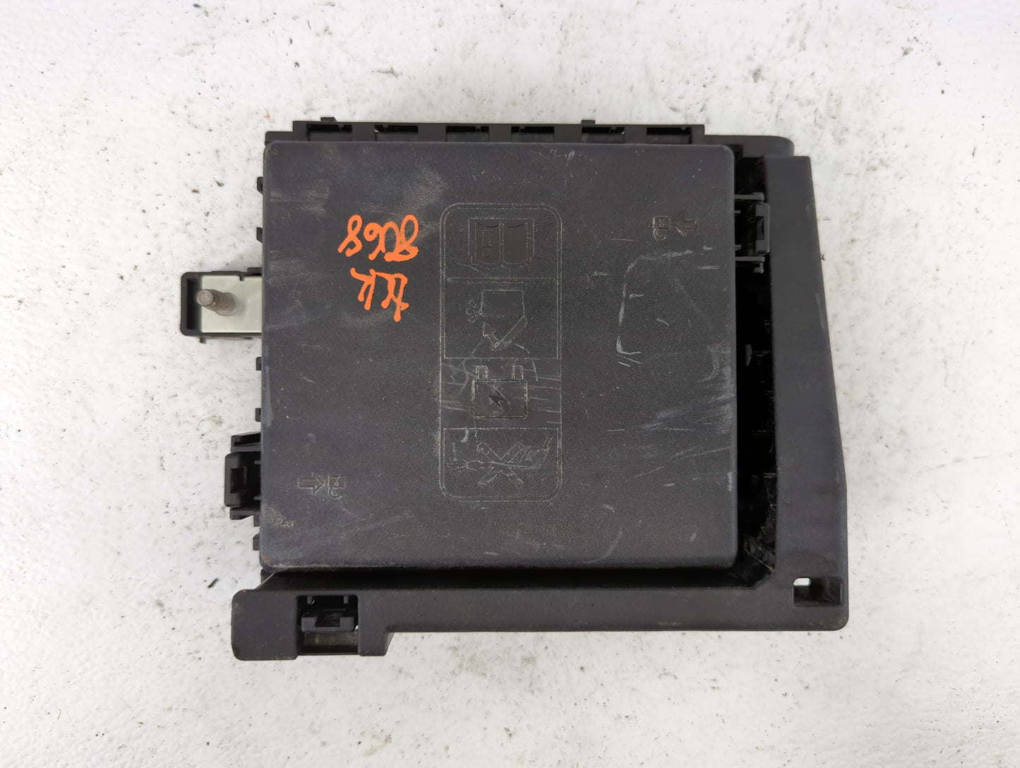 2020-2022 Chevrolet Traverse Fusebox Fuse Box Panel Relay Module P/N:21076 0038 85511697 Fits Fits 2019 2020 2021 2022 OEM U