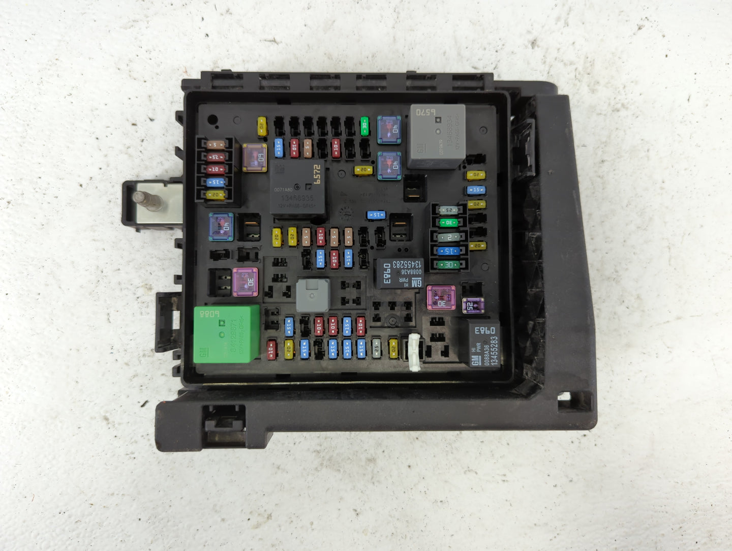 2020-2022 Chevrolet Traverse Fusebox Fuse Box Panel Relay Module P/N:21076 0038 85511697 Fits Fits 2019 2020 2021 2022 OEM U