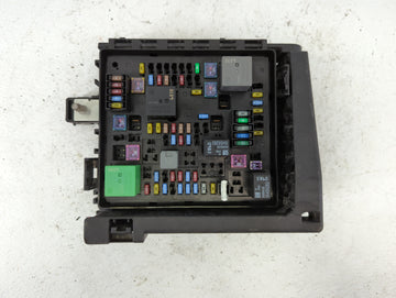 2020-2022 Chevrolet Traverse Fusebox Fuse Box Panel Relay Module P/N:21076 0038 85511697 Fits Fits 2019 2020 2021 2022 OEM Used Auto Parts