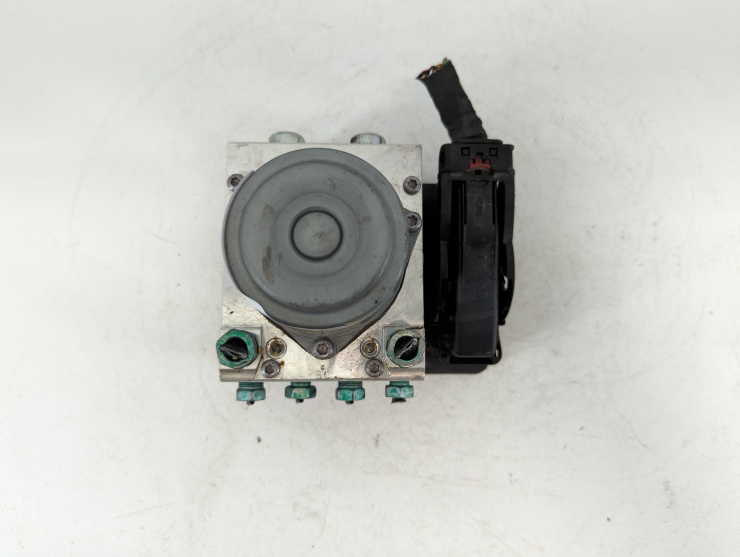 2019-2022 Chevrolet Traverse ABS Pump Control Module Replacement P/N:84728141 Fits Fits 2019 2020 2021 2022 OEM Used Auto Pa