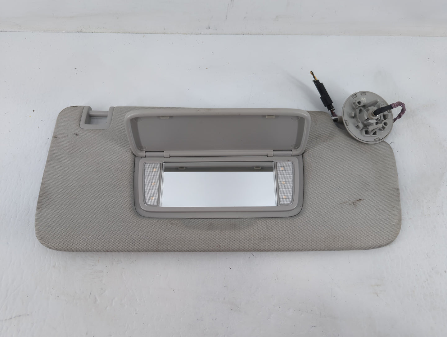 2018-2022 Chevrolet Traverse Sun Visor Shade Replacement Passenger Right Mirror Fits Fits 2018 2019 2020 2021 2022 OEM Used 
