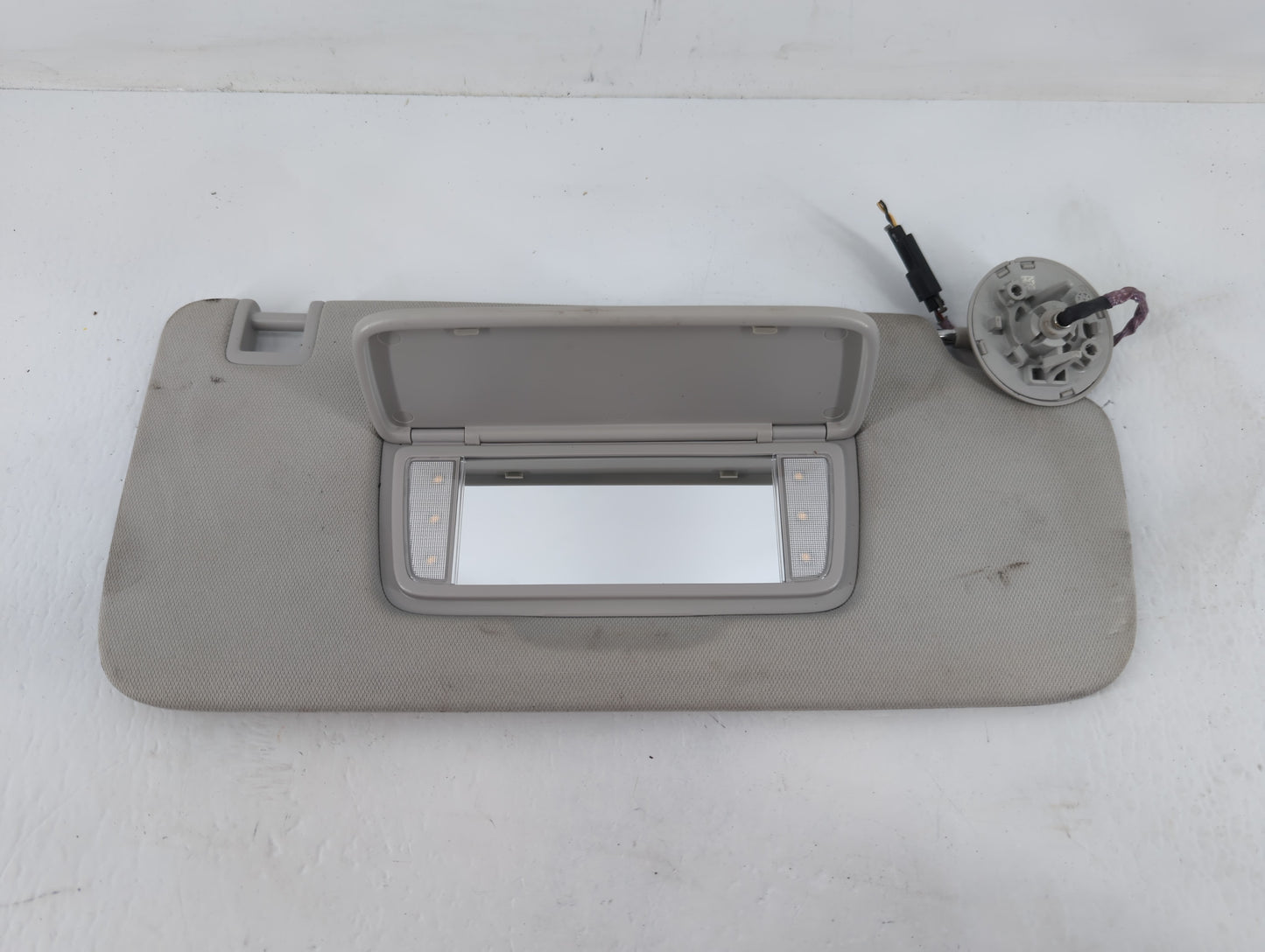 2018-2022 Chevrolet Traverse Sun Visor Shade Replacement Passenger Right Mirror Fits Fits 2018 2019 2020 2021 2022 OEM Used 
