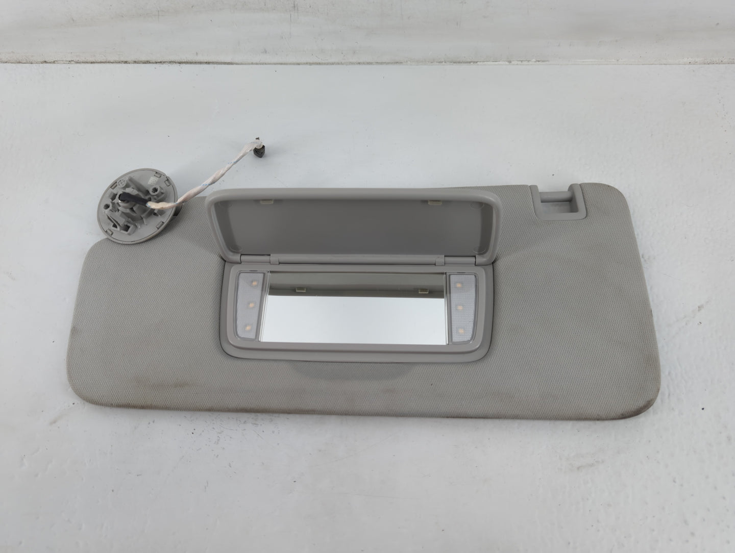 2018-2022 Chevrolet Traverse Sun Visor Shade Replacement Driver Left Mirror Fits Fits 2018 2019 2020 2021 2022 OEM Used Auto