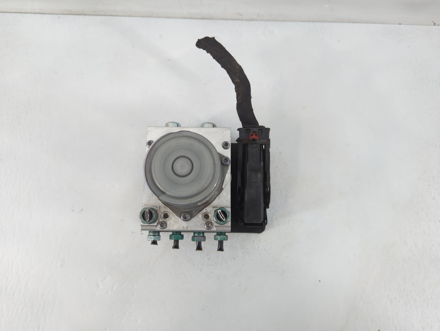 2019-2022 Chevrolet Traverse ABS Pump Control Module Replacement P/N:84728141 Fits Fits 2019 2020 2021 2022 OEM Used Auto Pa