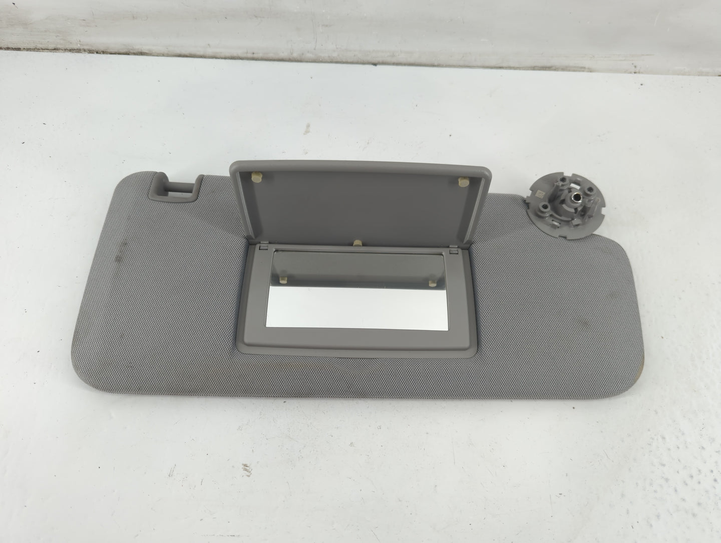 2017-2021 Chevrolet Trax Sun Visor Shade Replacement Passenger Right Mirror Fits Fits 2017 2018 2019 2020 2021 OEM Used Auto