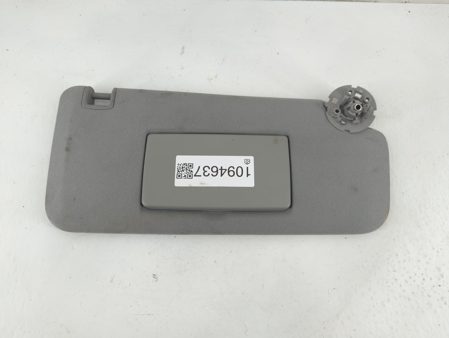 2017-2021 Chevrolet Trax Sun Visor Shade Replacement Passenger Right Mirror Fits Fits 2017 2018 2019 2020 2021 OEM Used Auto