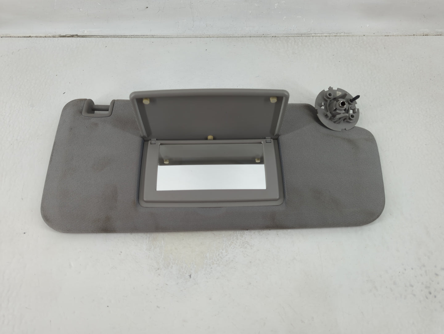 2017-2021 Chevrolet Trax Sun Visor Shade Replacement Passenger Right Mirror Fits Fits 2017 2018 2019 2020 2021 OEM Used Auto