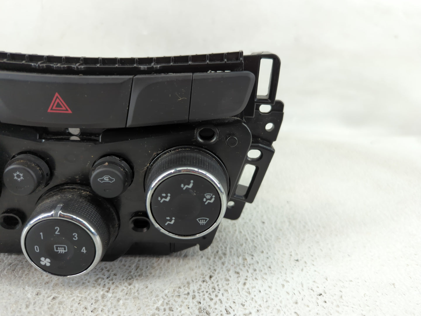 2017-2021 Chevrolet Trax Climate Control Module Temperature AC/Heater Replacement P/N:42588188 Fits Fits 2017 2018 2019 2020