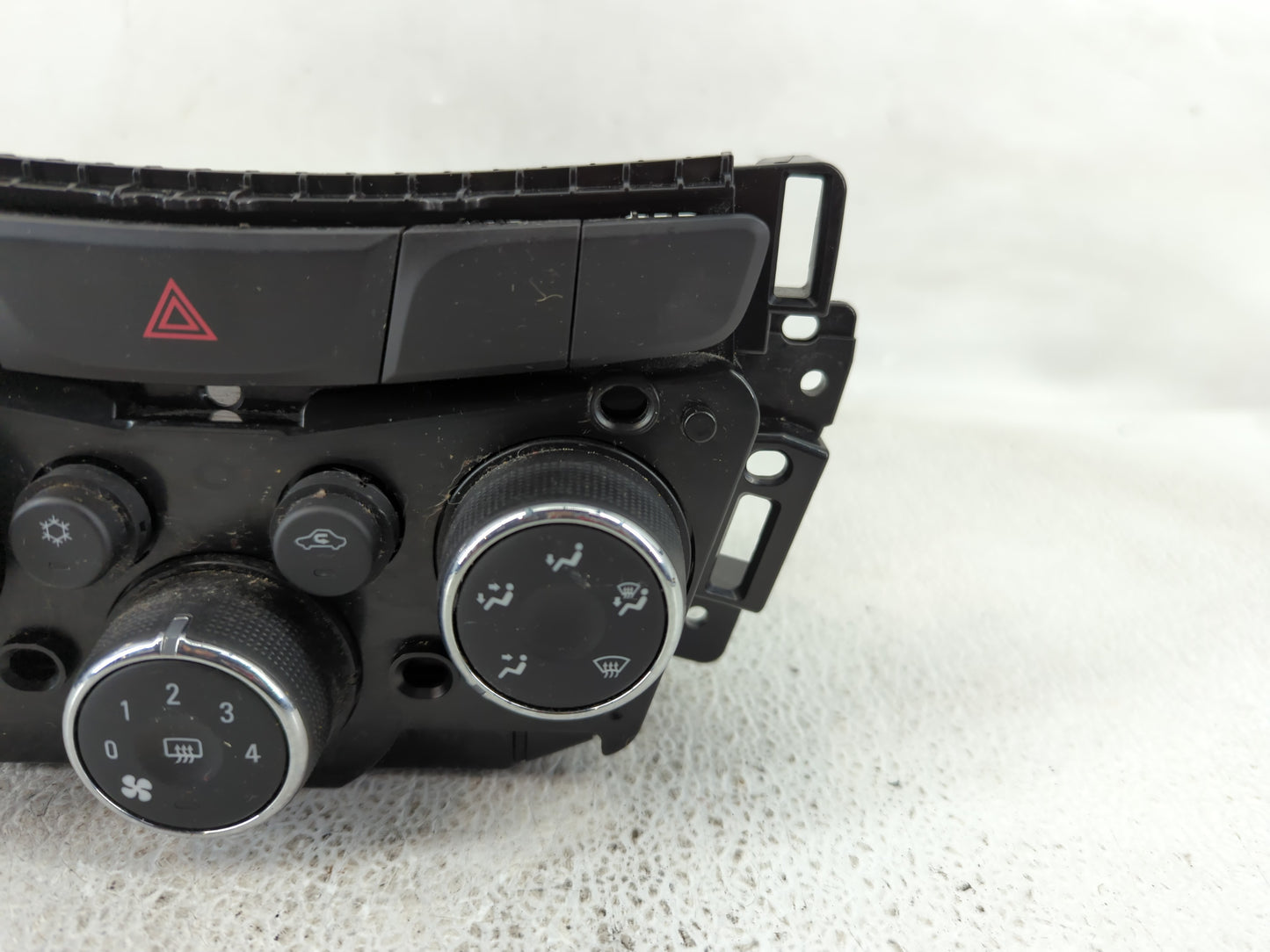 2017-2021 Chevrolet Trax Climate Control Module Temperature AC/Heater Replacement P/N:42588188 Fits Fits 2017 2018 2019 2020