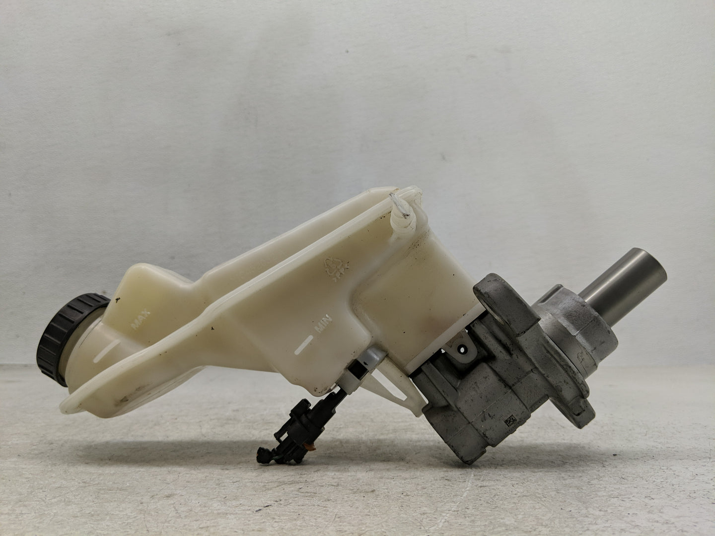 2013-2021 Chevrolet Trax Brake Master Cylinder 1276207 - Oemusedautoparts1.com