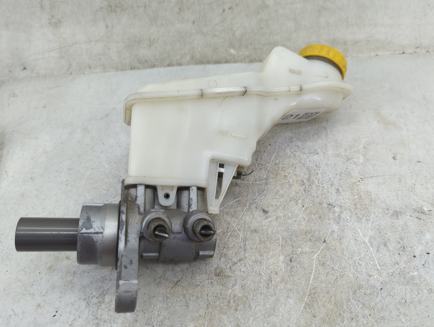 2013-2021 Chevrolet Trax Brake Master Cylinder 1466721 - Oemusedautoparts1.com