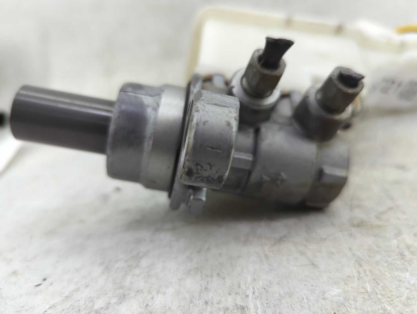 2013-2021 Chevrolet Trax Brake Master Cylinder 1466721 - Oemusedautoparts1.com