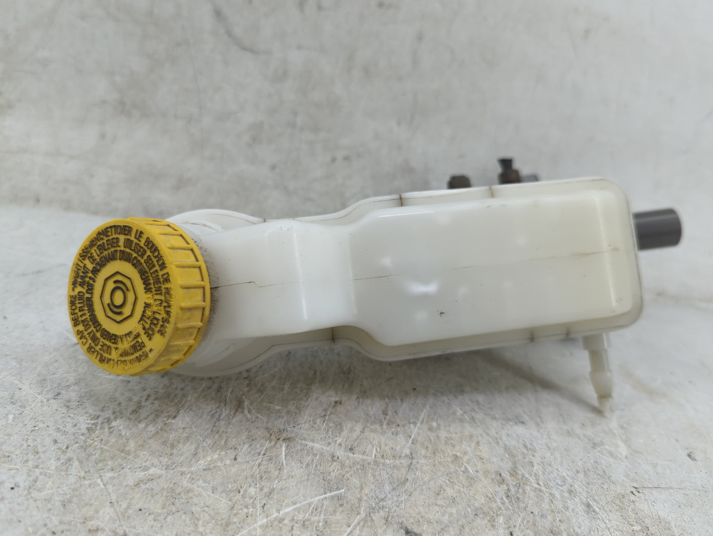 2013-2021 Chevrolet Trax Brake Master Cylinder 1466721 - Oemusedautoparts1.com