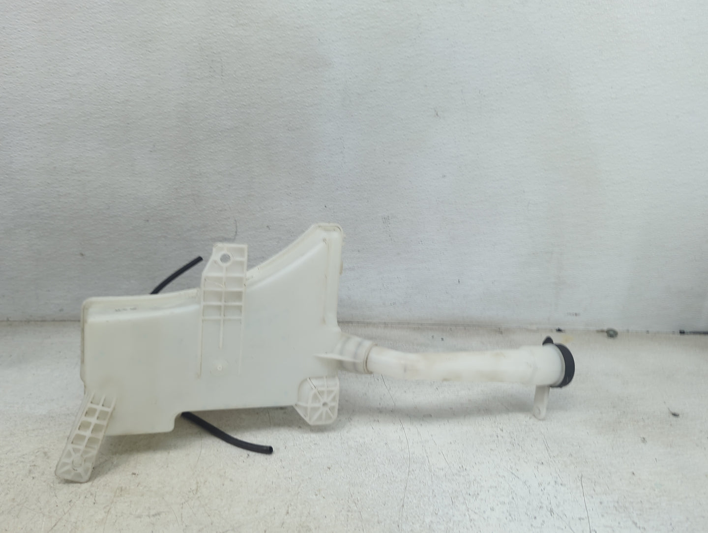 2015-2021 Chevrolet Trax Windshield Washer Fluid Reservoir Bottle Oem 1473686 - Oemusedautoparts1.com