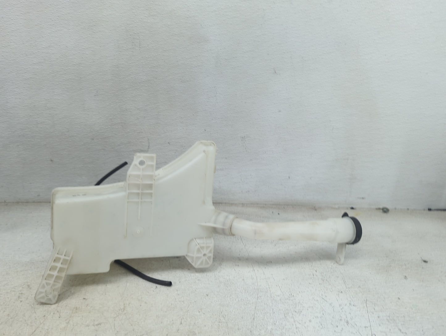 2015-2021 Chevrolet Trax Windshield Washer Fluid Reservoir Bottle Oem 1473686 - Oemusedautoparts1.com