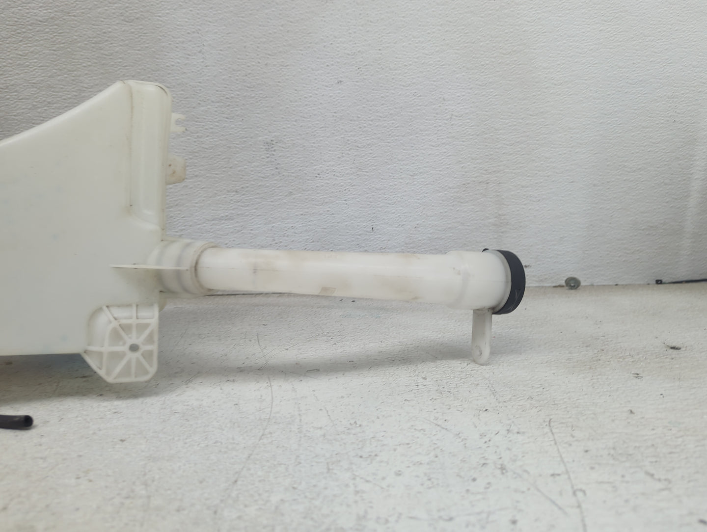 2015-2021 Chevrolet Trax Windshield Washer Fluid Reservoir Bottle Oem 1473686 - Oemusedautoparts1.com