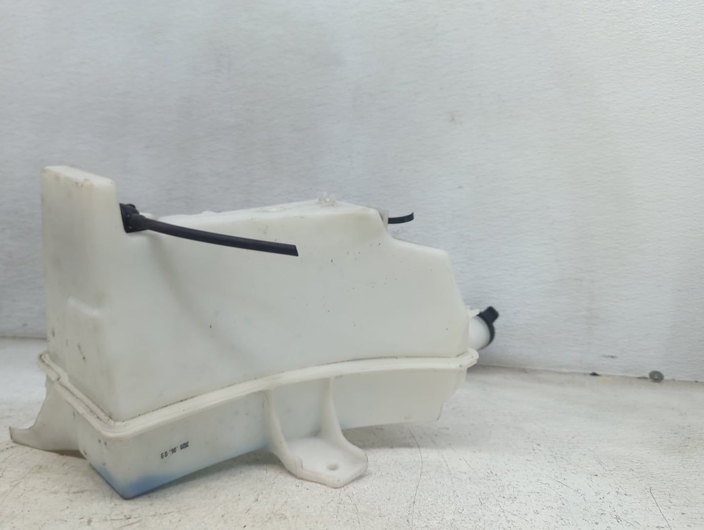 2015-2021 Chevrolet Trax Windshield Washer Fluid Reservoir Bottle Oem 1473686 - Oemusedautoparts1.com