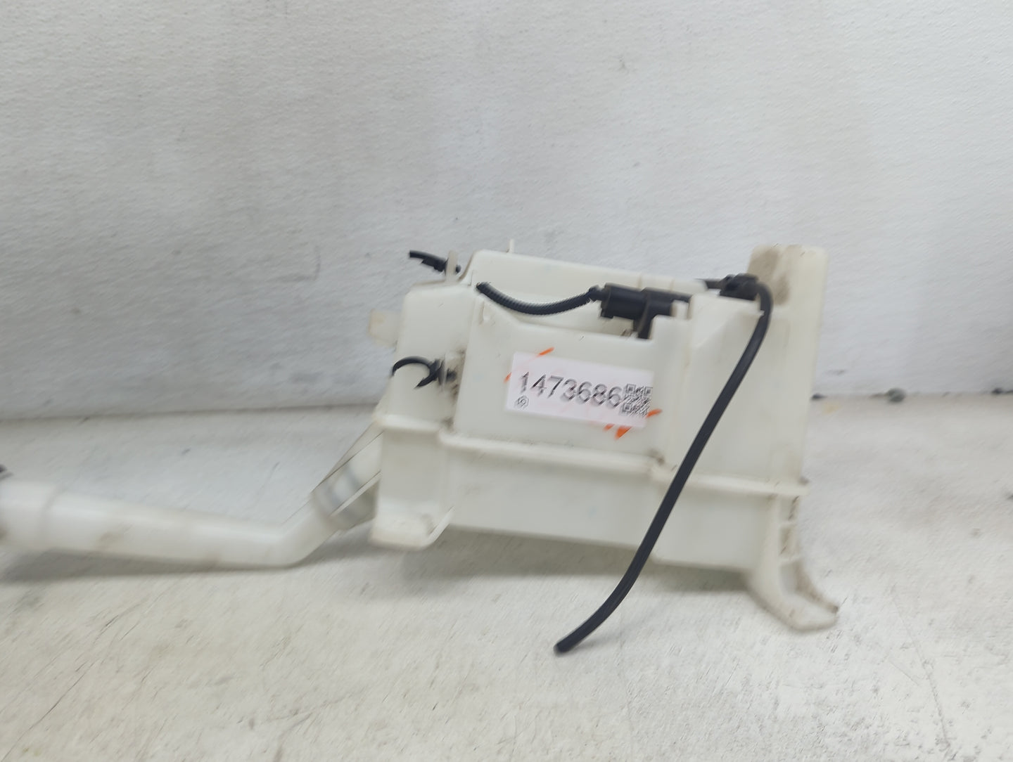2015-2021 Chevrolet Trax Windshield Washer Fluid Reservoir Bottle Oem 1473686 - Oemusedautoparts1.com