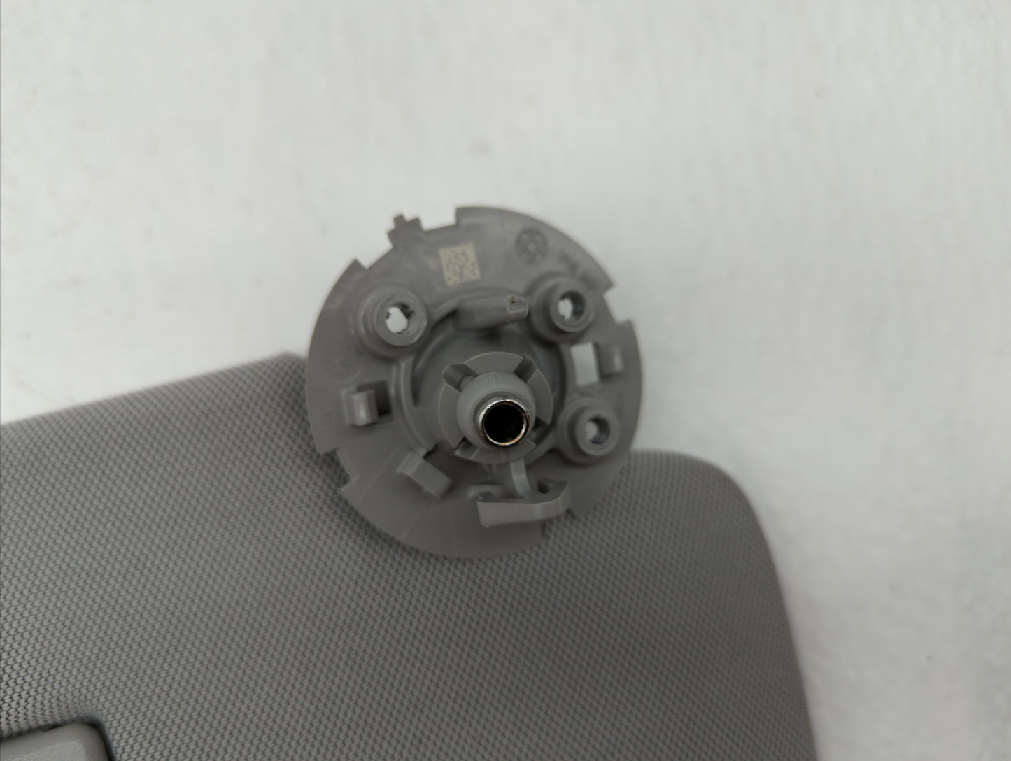 2017-2018 Chevrolet Trax Sun Visor Shade Replacement Passenger Right Mirror Fits Fits 2017 2018 OEM Used Auto Parts - Oemuse