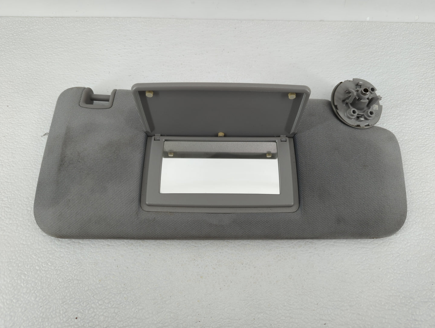 2017-2021 Chevrolet Trax Sun Visor Shade Replacement Passenger Right Mirror Fits Fits 2017 2018 2019 2020 2021 OEM Used Auto