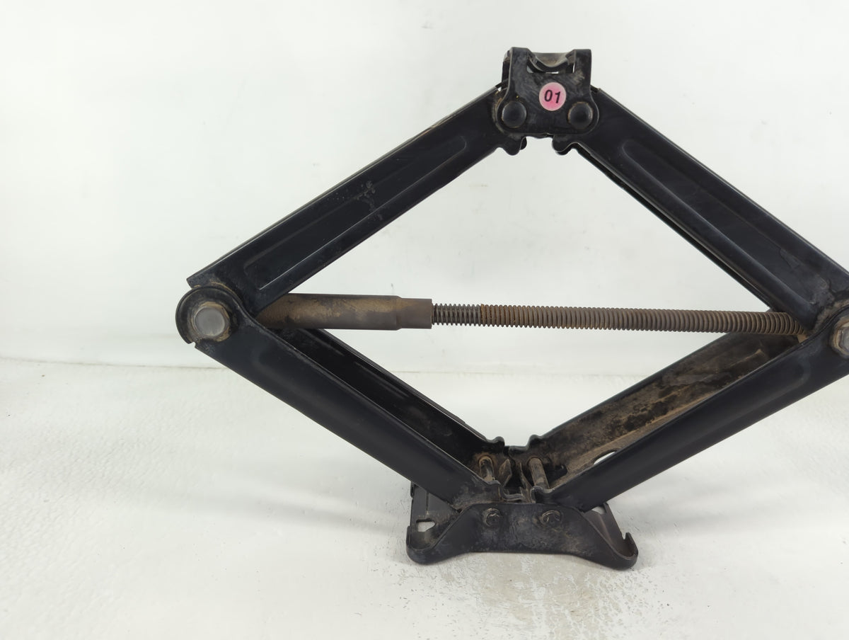 2021 Chevrolet Trax Spare Scissor Car Jack 748782 - Oemusedautoparts1.com