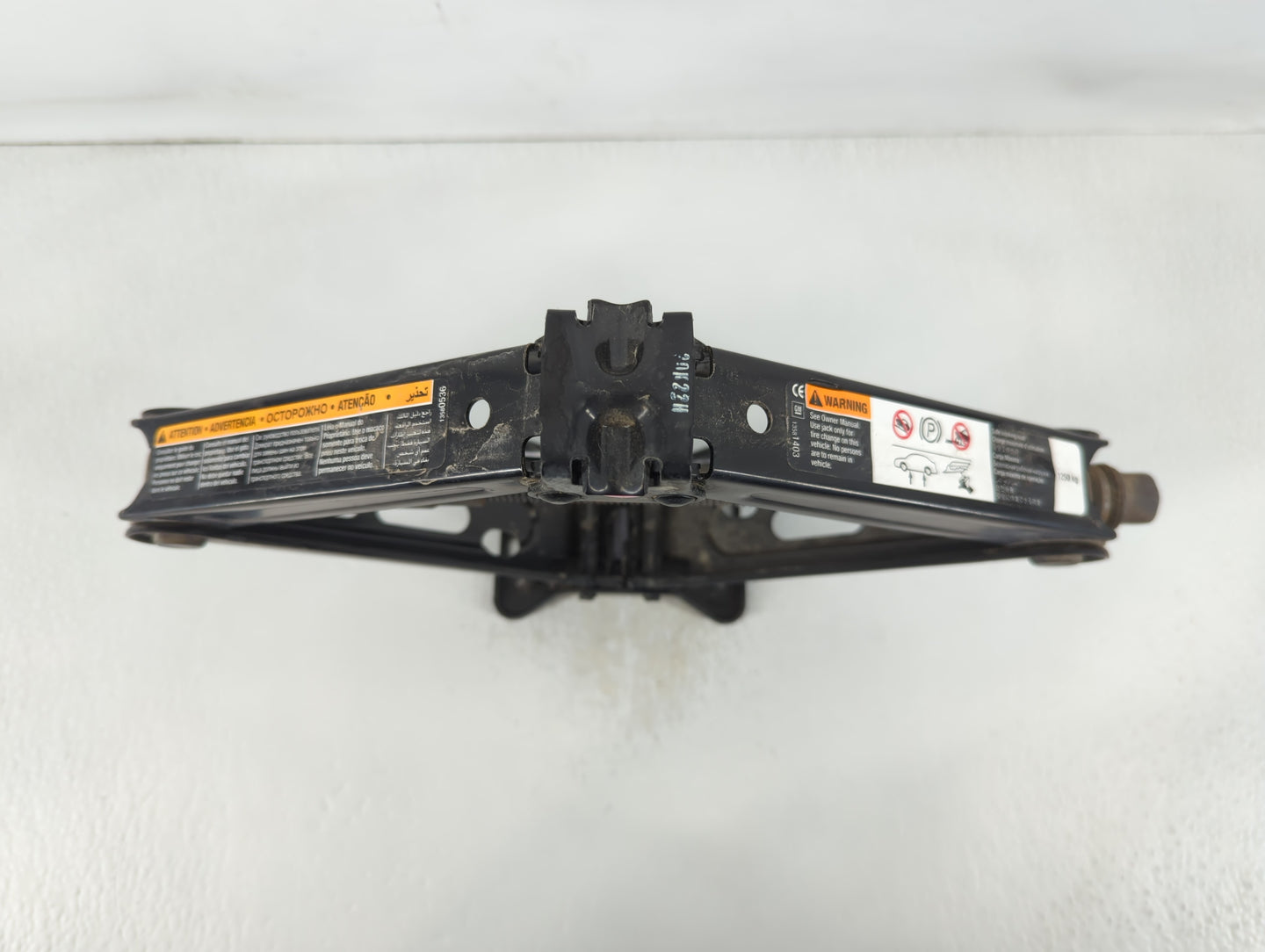 2021 Chevrolet Trax Spare Scissor Car Jack 748782 - Oemusedautoparts1.com