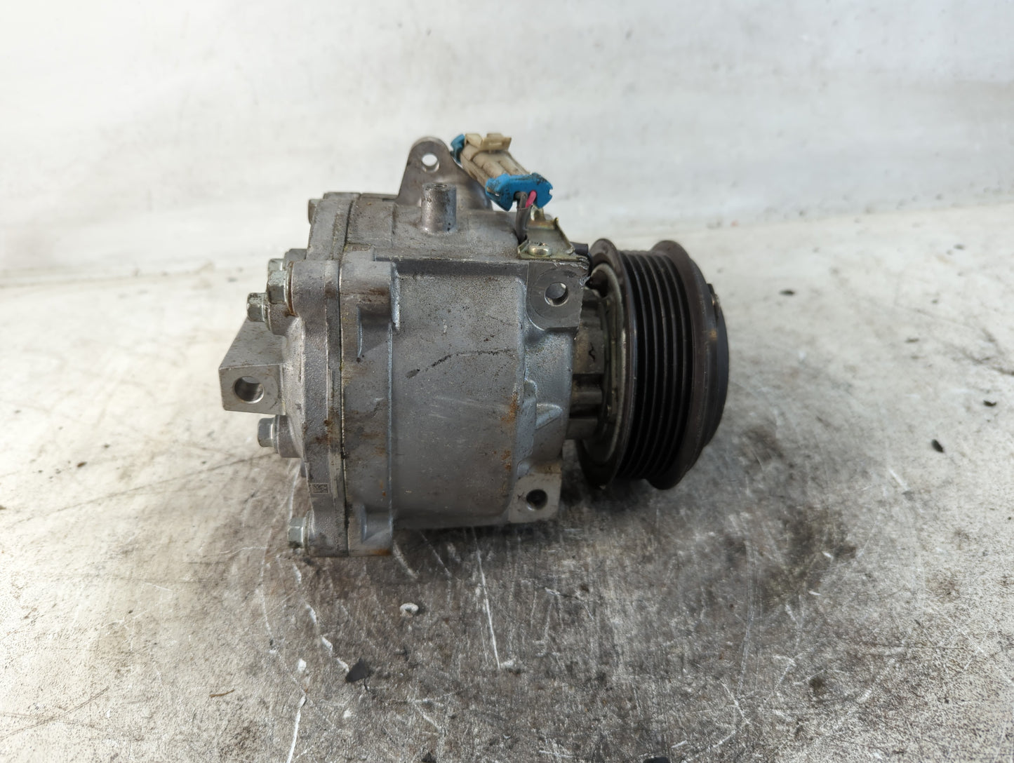 2021 Chevrolet Trax Alternator Replacement Generator Charging Assembly Engine OEM Fits Fits 2005 OEM Used Auto Parts - Oemus